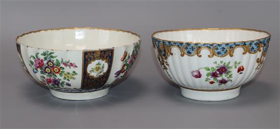 Two Worcester slops bowls, c.1780-90, D. 16.5 and 15.2cm